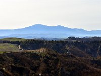 DSC 1500 - PANORAMA DA CHIUSURE, L'AMIATA IN LONTANANZA